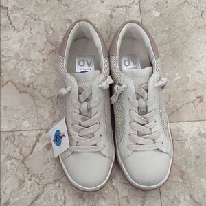 DV by Dolce Vita Women's Cream Sneakers
